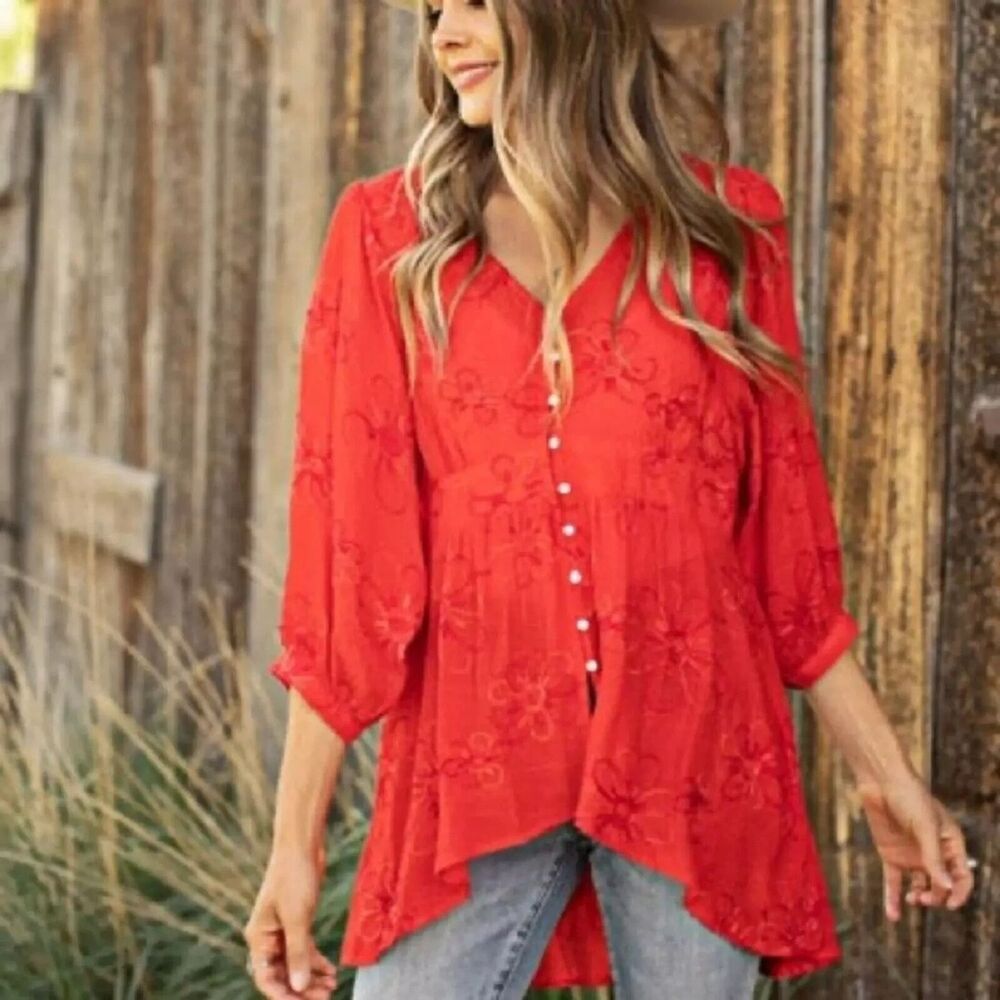 Fig & Flower Embroidered Red Button Front Shirt Blouse Hi-Low V-Neck Size S
